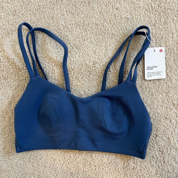 NWT: Lululemon Bra - Size 2 - Picture 1 of 3